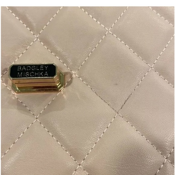 NWT 🚫CallOuts🚫Badgley Mishka Pink Blush Quilted Crossbody with studs - Picture 7 of 14